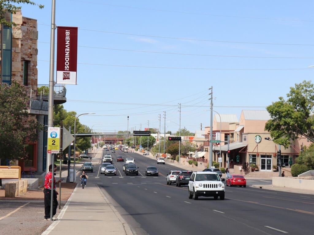 University Avenue in Las Cruces Cars driving on the street